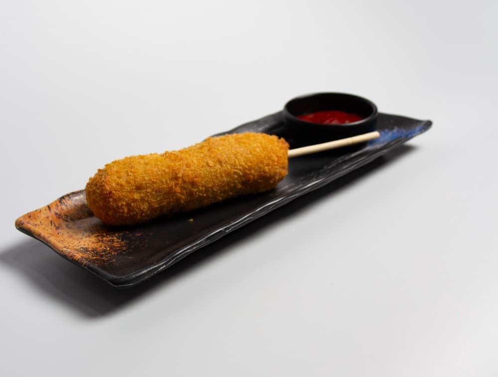 Корн дог с сосиской и сыром